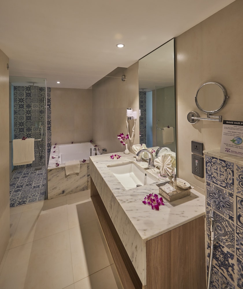 Luxury Suite - Photo 2