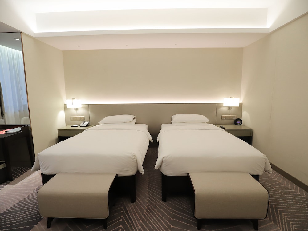 Twin Beds Club Deluxe