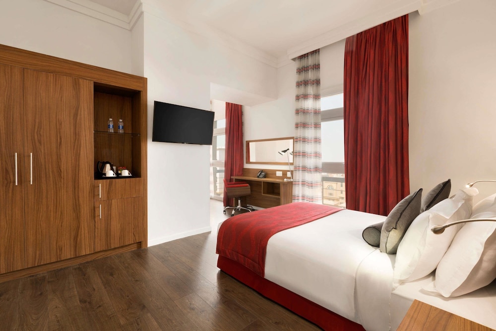 Suite, 1 Queen Bed, Non Smoking photo 1