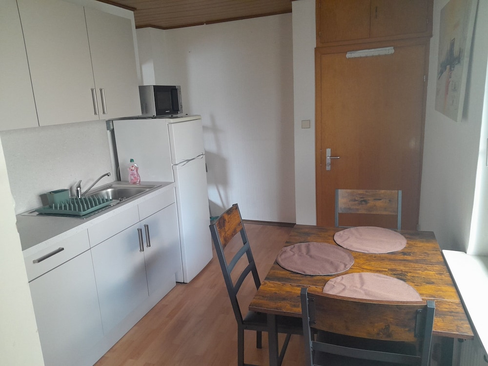 Standard Apartment, Private Bathroom, Courtyard View (Monteurwohnung+ Küche) photo 3