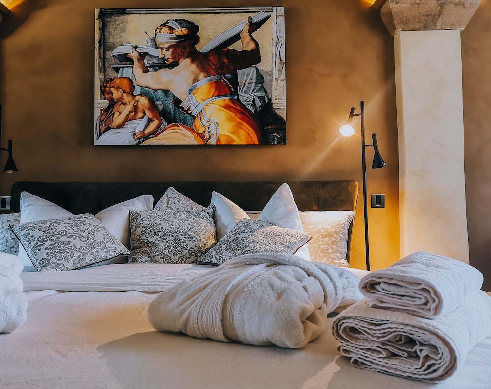 Honeymoon Suite
