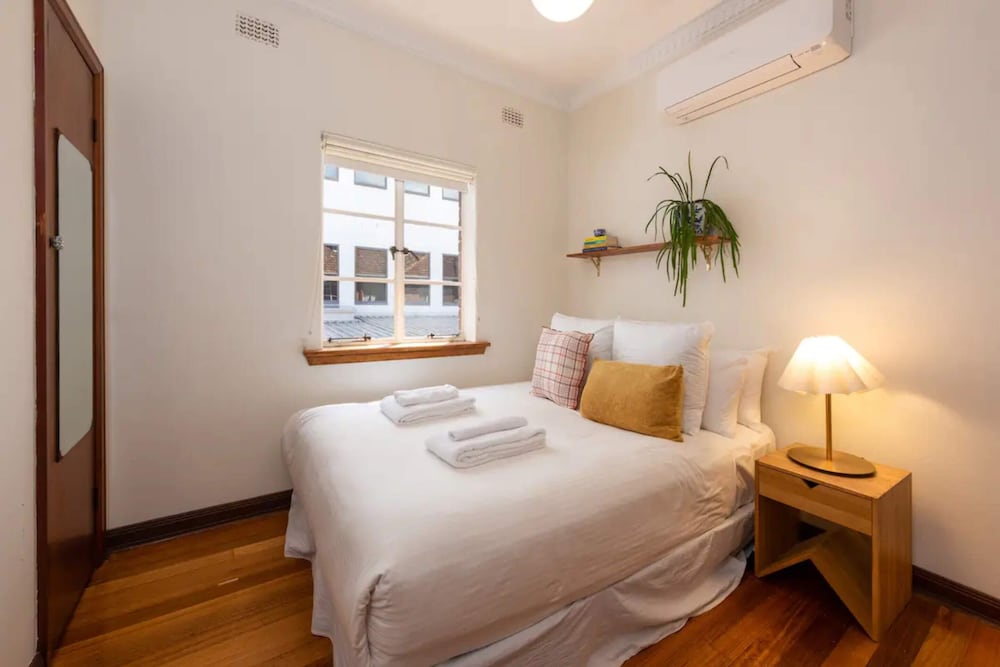 Basic Apartment, 1 Queen Bed with Sofa bed photo 2