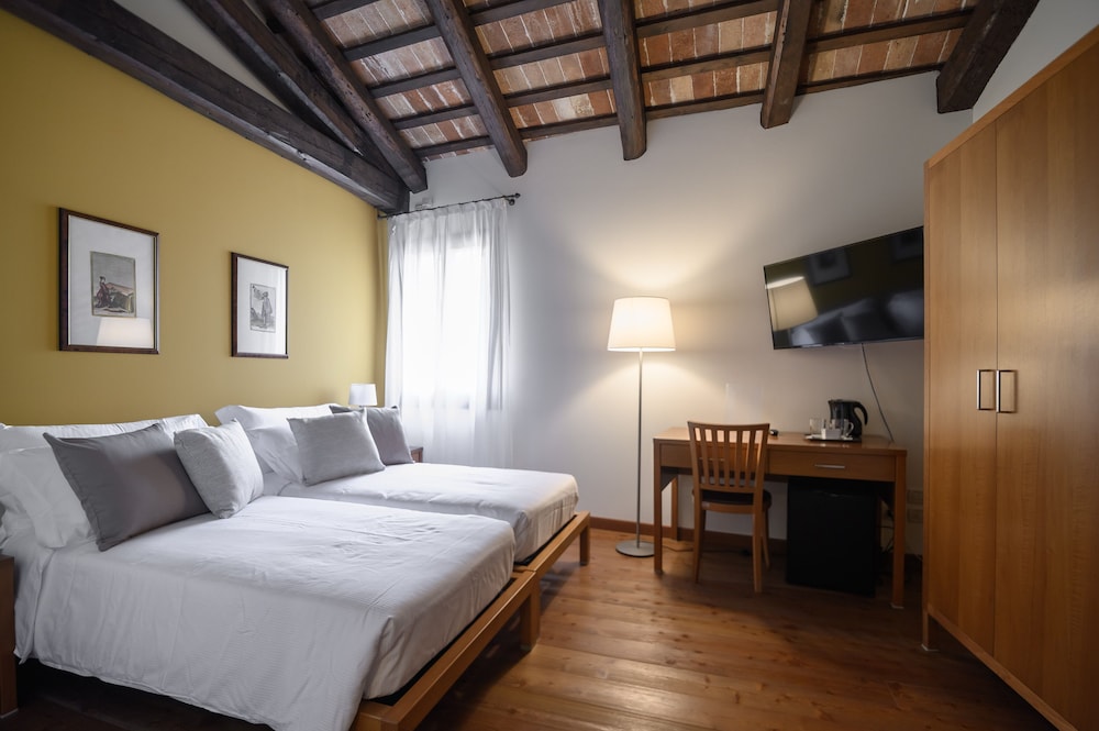 Superior Double Room, 2 Twin Beds photo 1