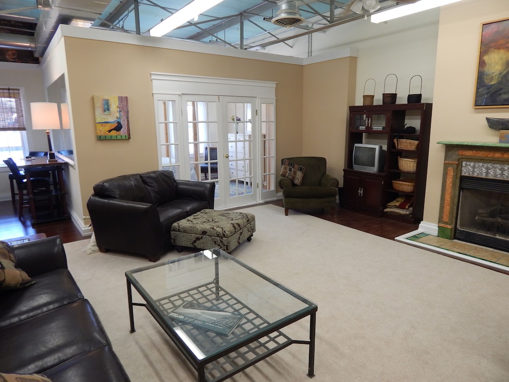 Apt C: Stylish, light and bright photo 1