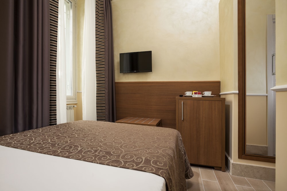 Single Room, Annex Building (Via Carlo Cattaneo, 26) photo 3