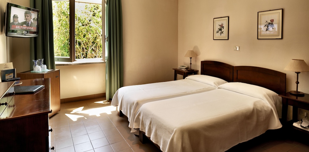 Standard Double or Twin Room - Photo 3