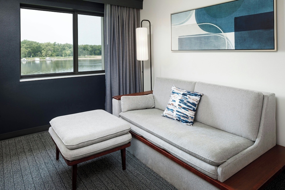 Room, 1 King Bed with Sofa bed, River View - Photo 2
