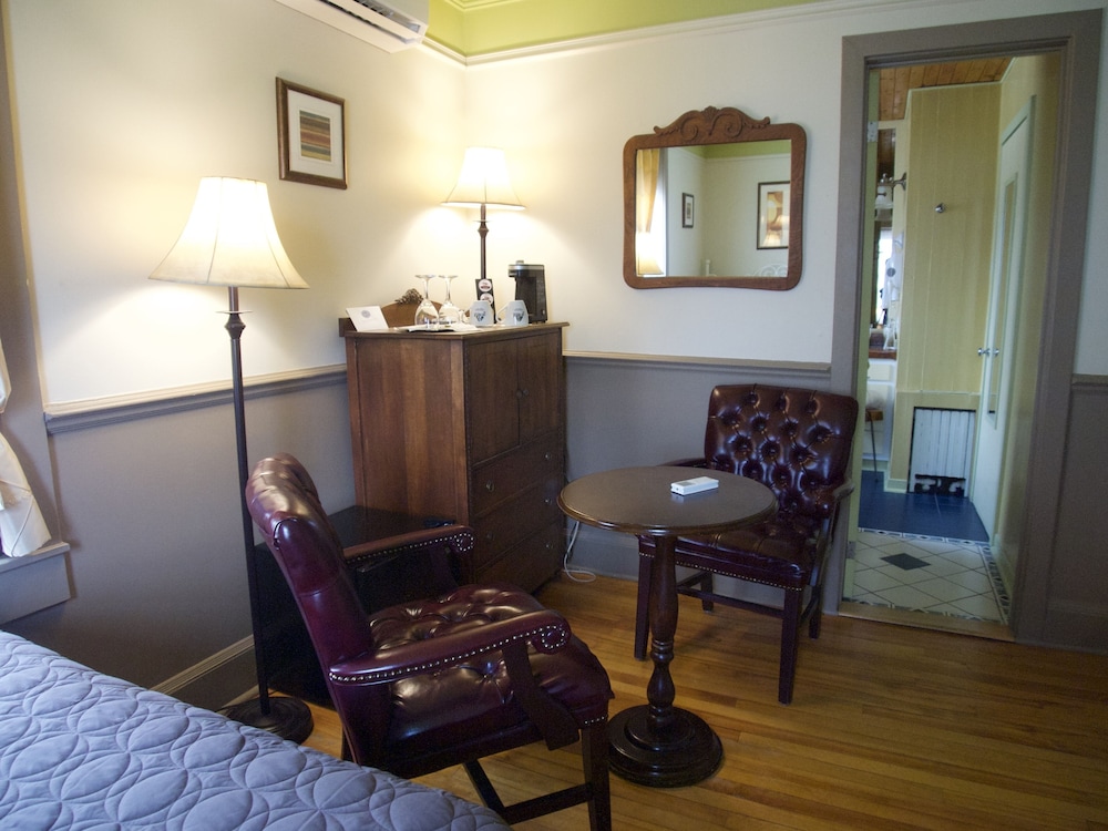 Classic Room, 2 Double Beds, Garden View (Cooney) photo 3