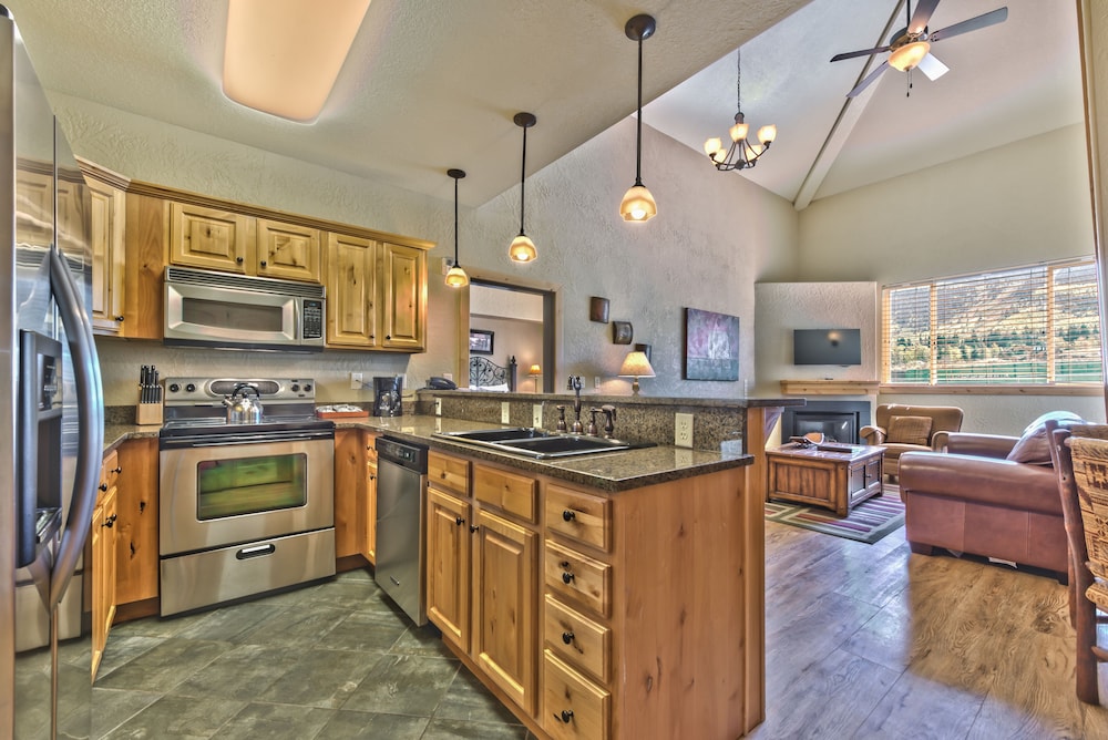 Superior Condo, Mountain View (223AB) photo 3