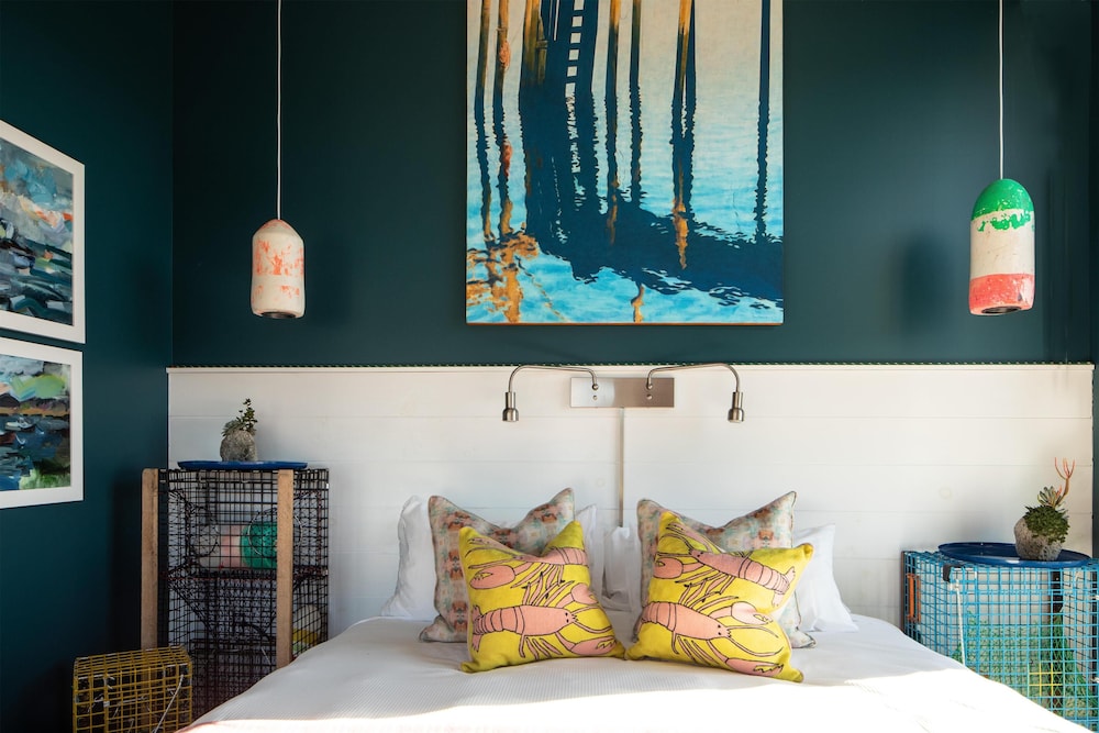 Suite (Lobster) photo 1