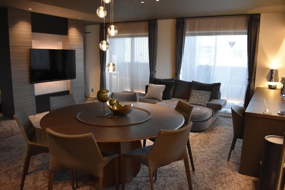 Quad Double Bed Suite - Photo 11