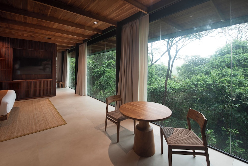 West Bungalow photo 2