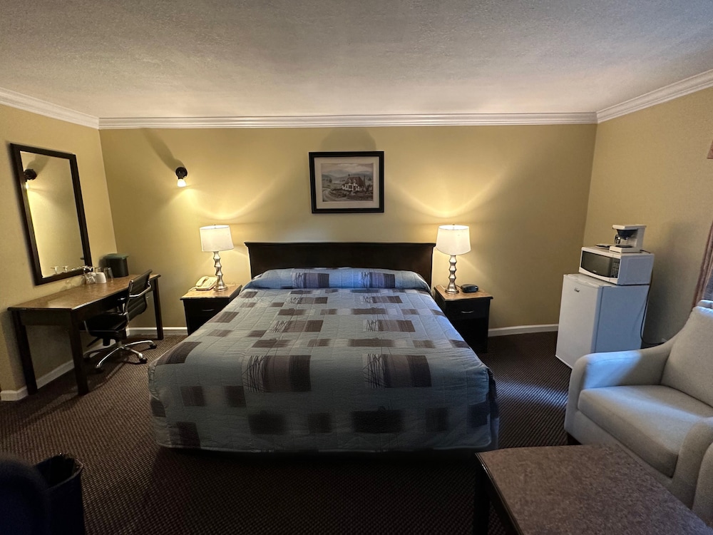 Deluxe Room, 1 King Bed, Jacuzzi Tub and Fireplace photo 2