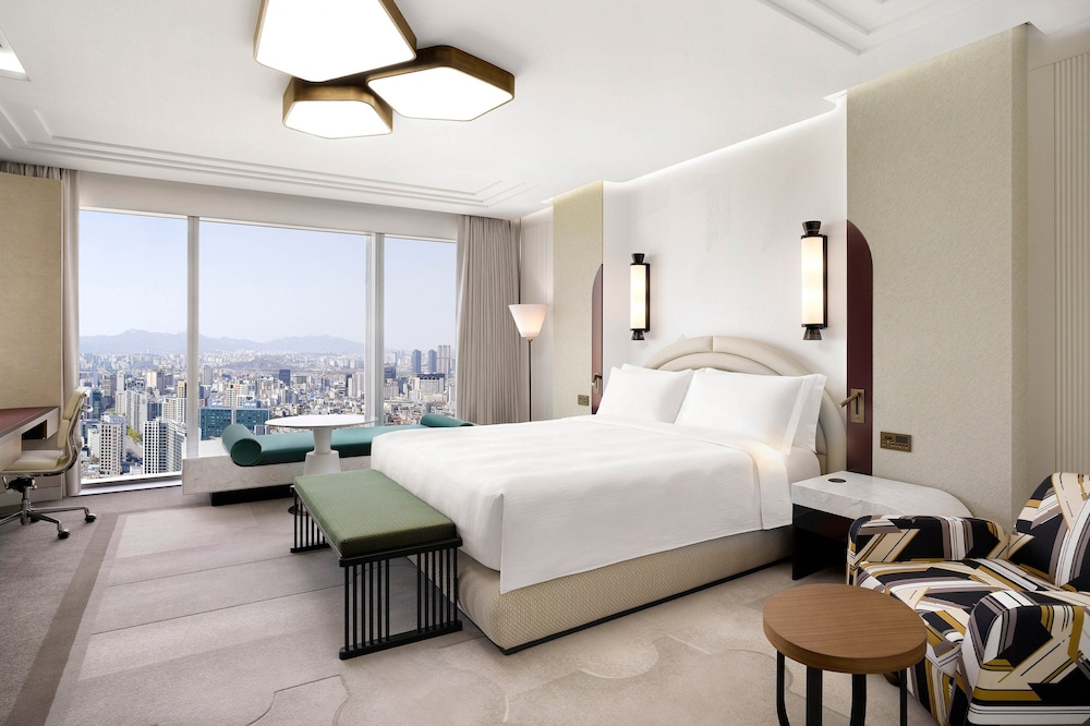 Grand Room, 1 King Bed with Sofa bed, City View (Grand Masters)