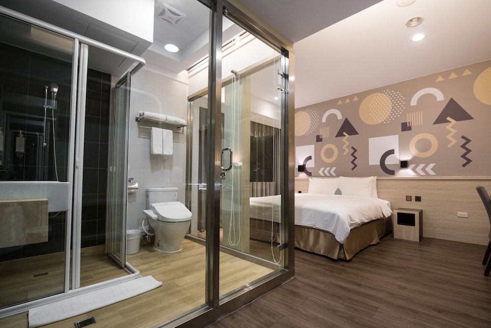 Deluxe Double Room, 1 King Bed, City View photo 3