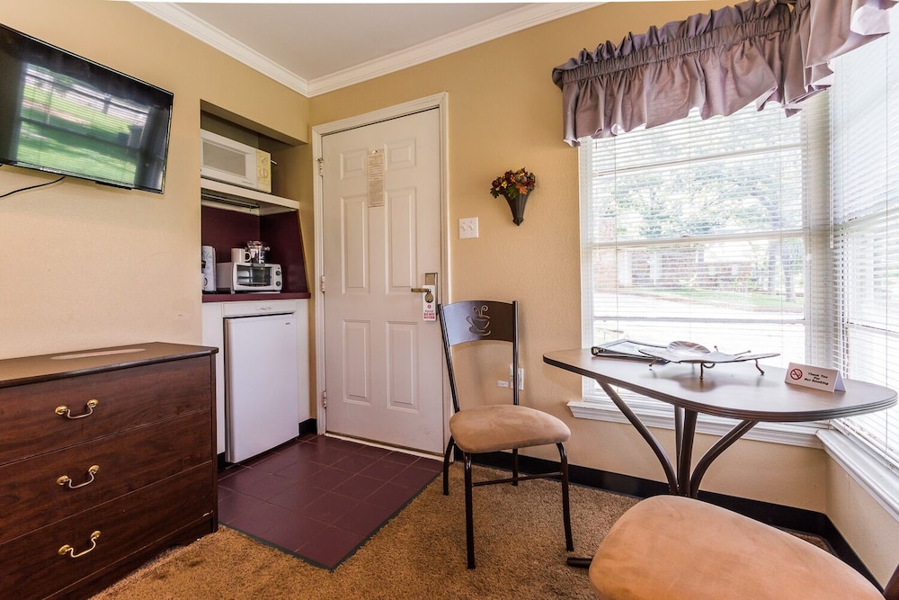 Standard Room (206-207) photo 3