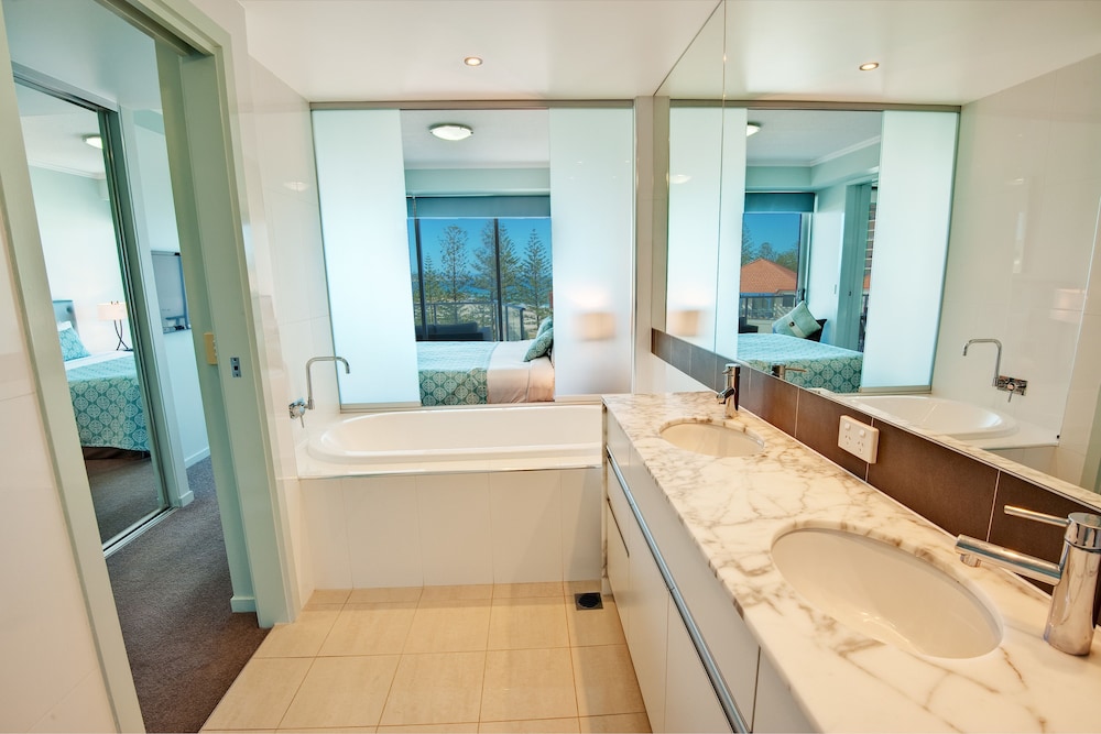 Apartment, 3 Bedrooms, Beach View - Photo 8