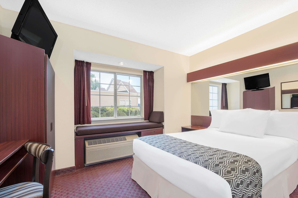Suite, 1 Queen Bed, Accessible, Non Smoking - Photo 1