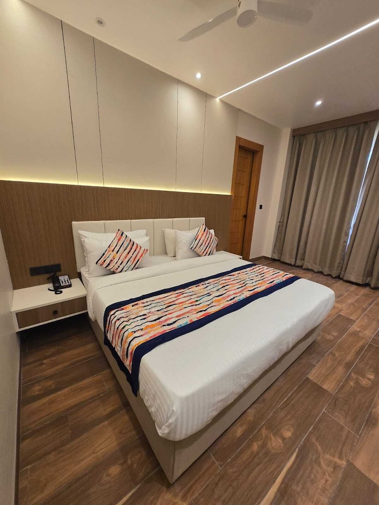 Executive Room - Photo 5