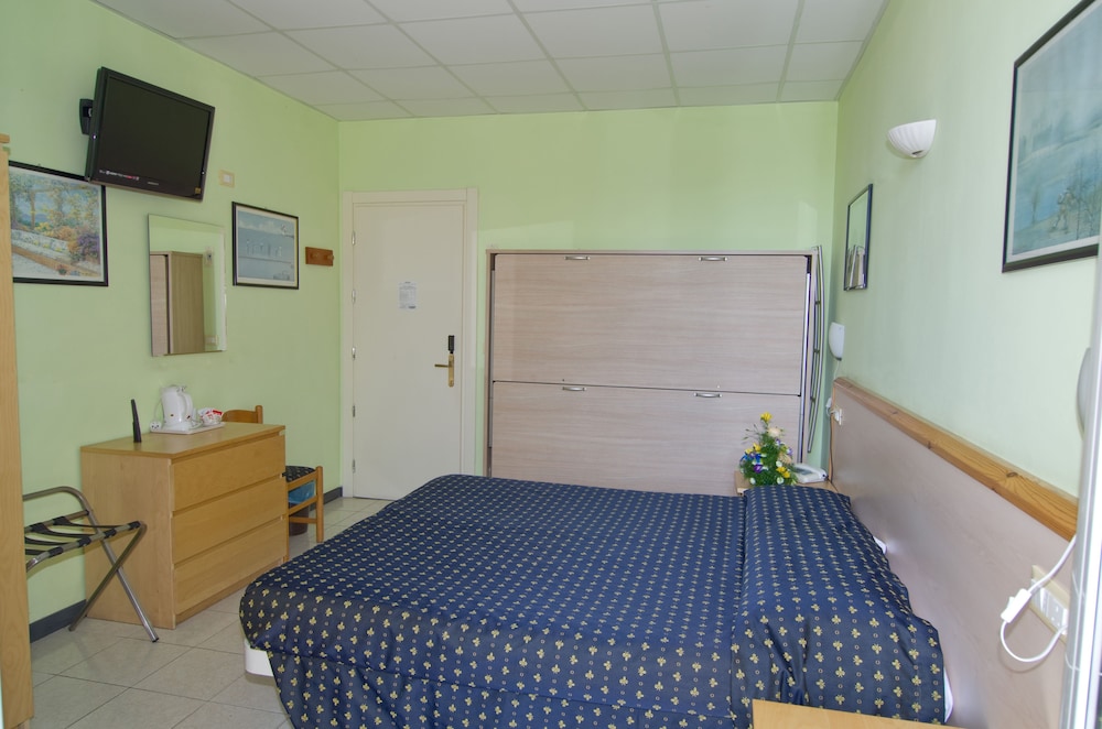 Quadruple Room (3 pax) photo 1