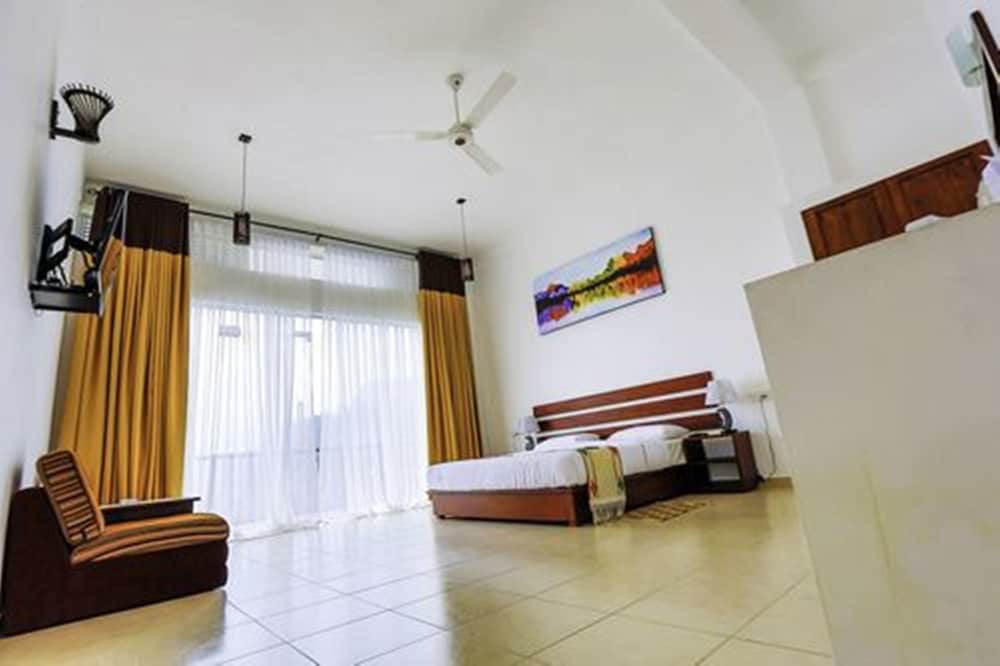 Deluxe Double Room, 1 Queen Bed, Mountain View photo 2