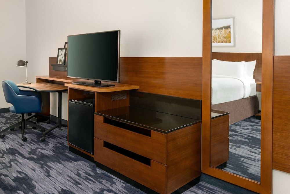 Room, 1 King Bed (Mobility/Hearing Access, Roll-In Shwr) - Photo 1