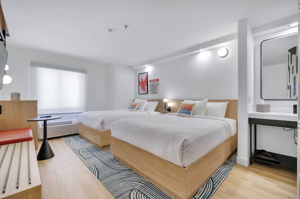 Standard Room, 2 Queen Beds photo 1