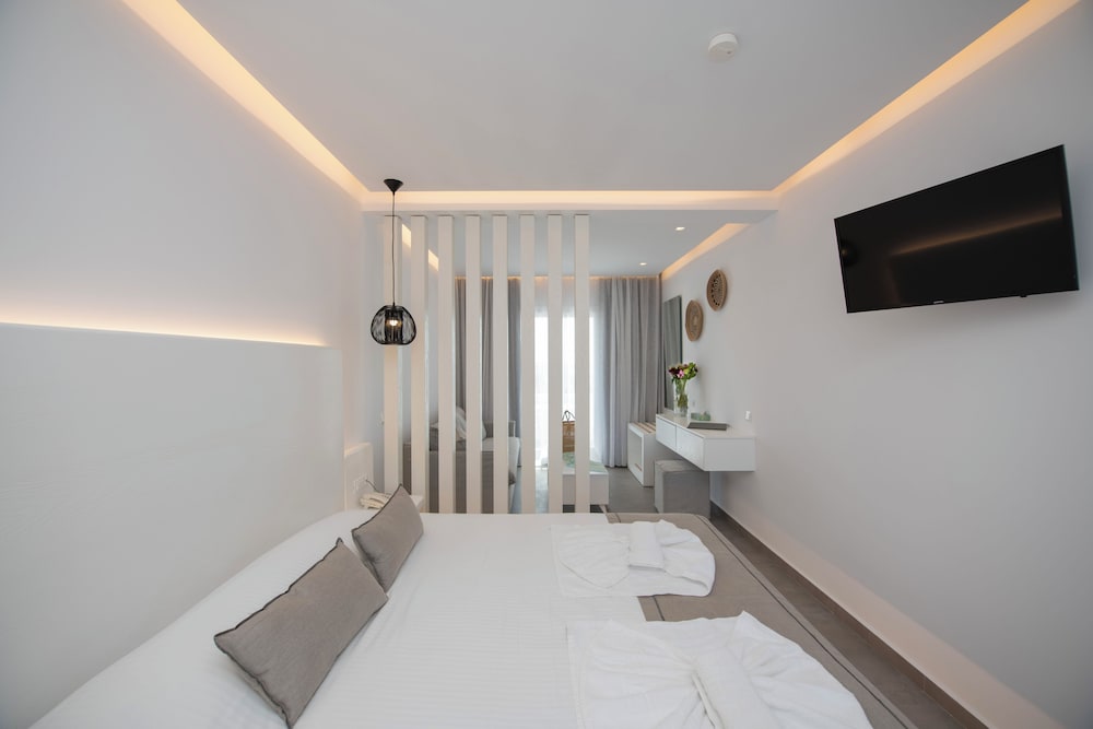 Daylight Wing Superior Suite Sea View - Photo 1
