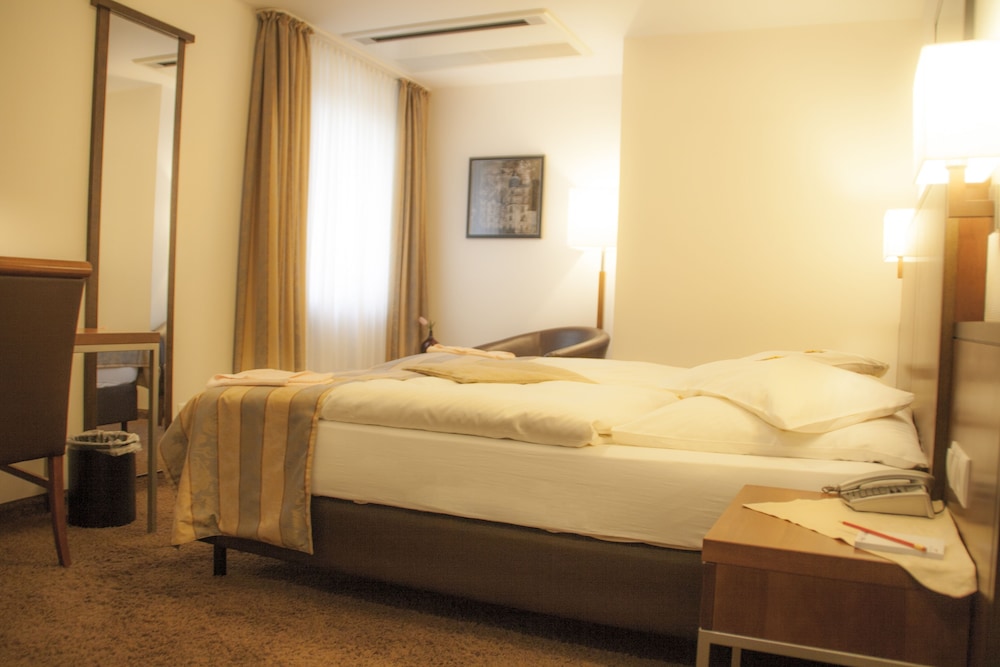 Standard Triple Room photo 2