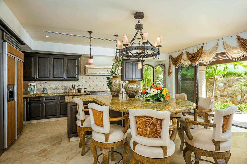Villa photo 2