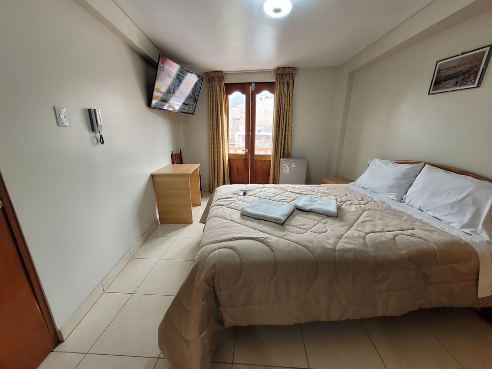 Basic Studio Suite, Hot Tub, City View photo 2