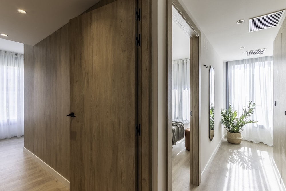 Apartment, 2 Bedrooms, Terrace - Photo 3