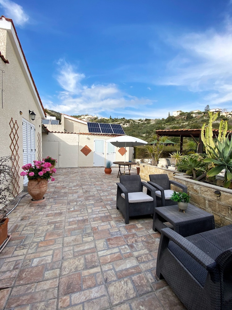 Villa photo 2
