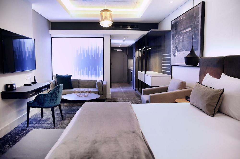 Luxury Suite, 1 King Bed, Ensuite photo 1
