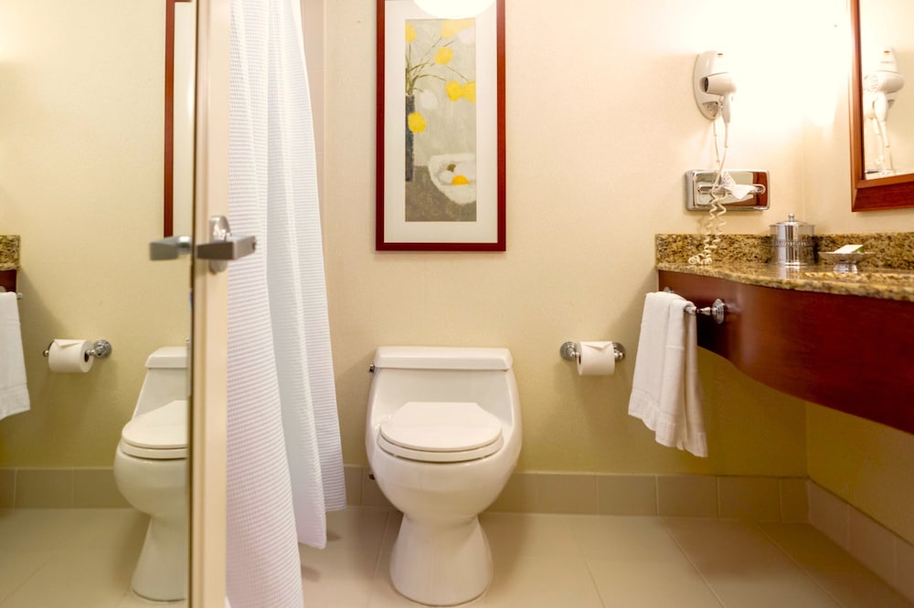 Elite Suite, 2 Queen Beds, One-bedroom Apartment with Separate adjoining Living Space and Sofa Bed thumbnail 6