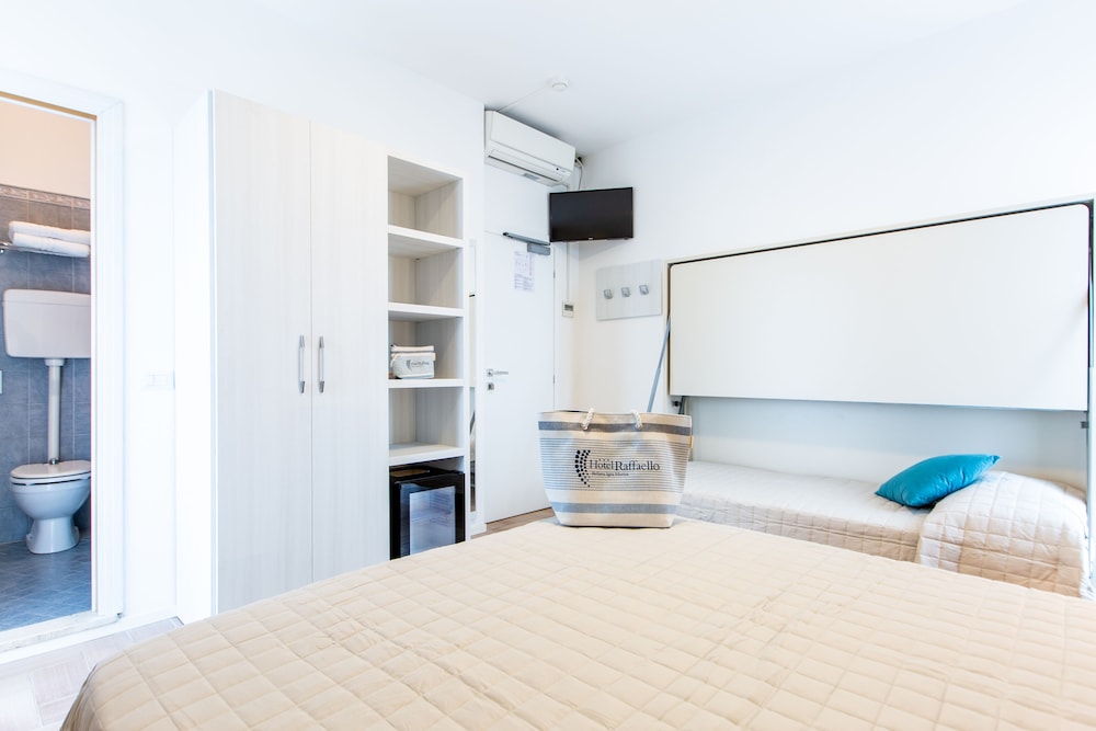 Superior Room, Multiple Beds, Partial Sea View, Corner photo 3