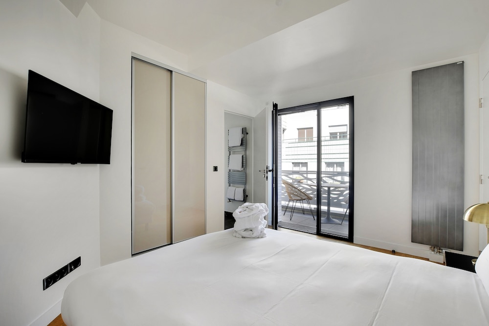 Apartment (Apartment with Shower)
