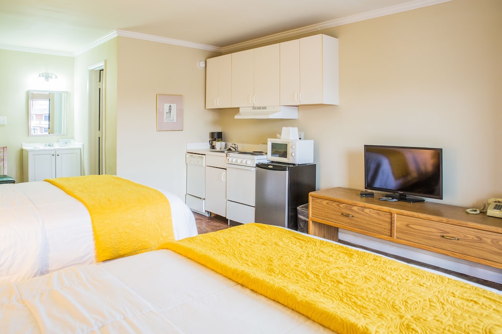 Kitchenette with Two Queen Beds