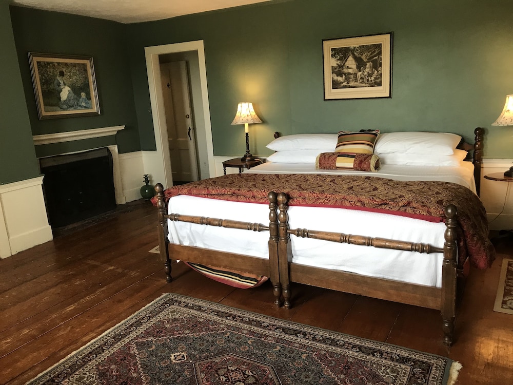 Room 4 photo 1