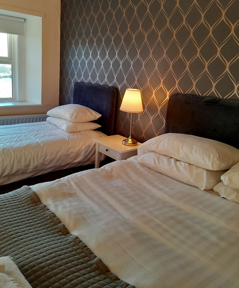 Suite, Ensuite photo 2