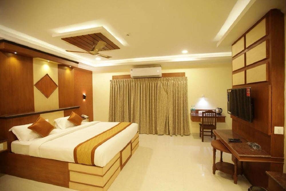 Deluxe Double Room - Photo 13