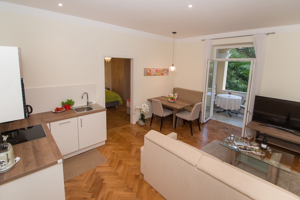 Superior Apartment, 1 Bedroom, Balcony, Garden Area (Sissi)