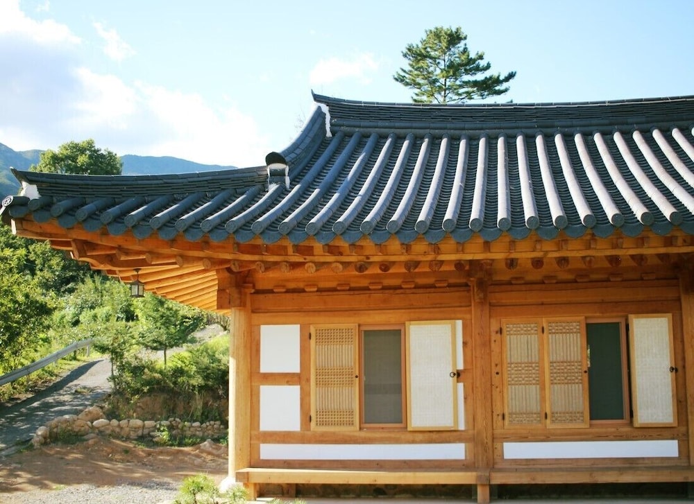 Traditional House (Maehwa) photo 3