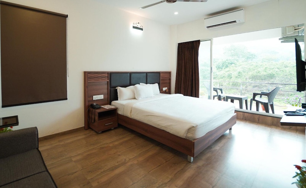 Luxury Room With Balcony photo 2