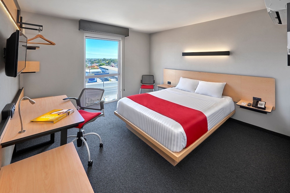 Superior Room, 1 Queen Bed with Sofa bed photo 3