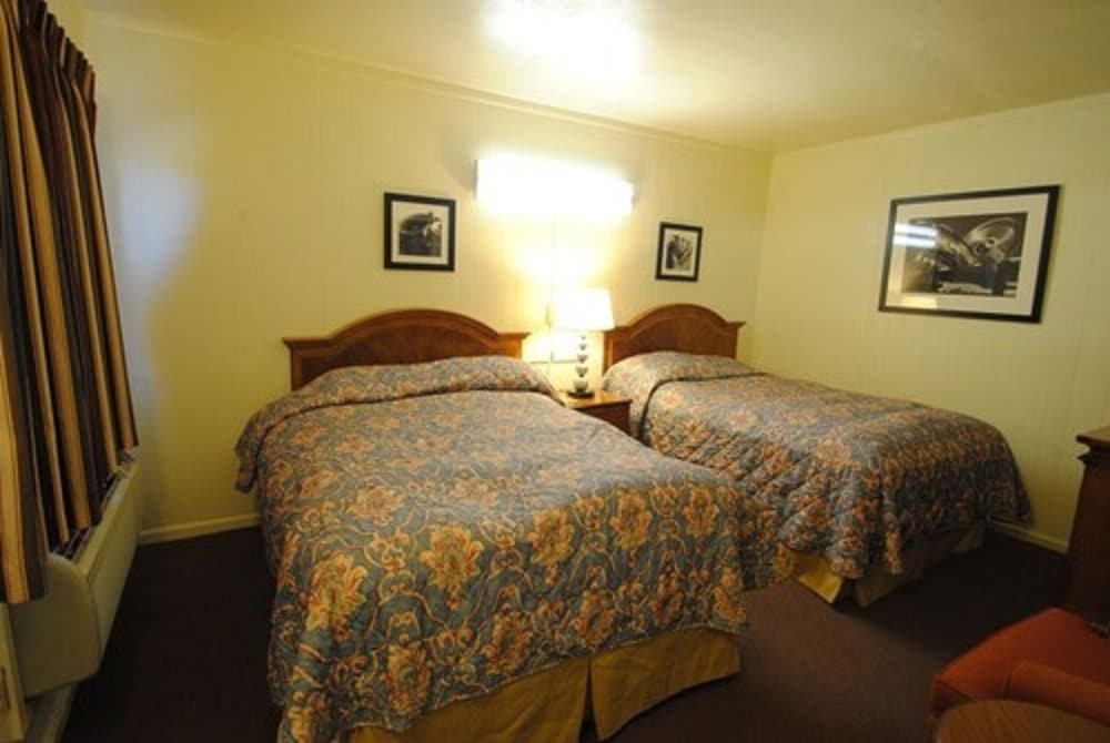 Basic Room, 2 Double Beds photo 2