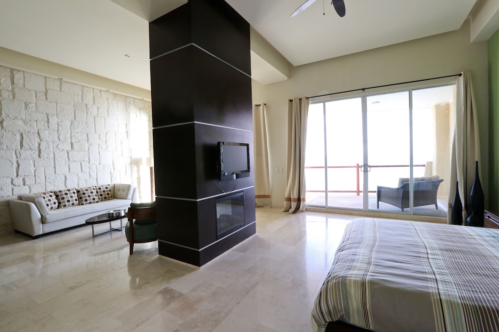 Superior Penthouse, 4 Bedrooms, Ocean View photo 1