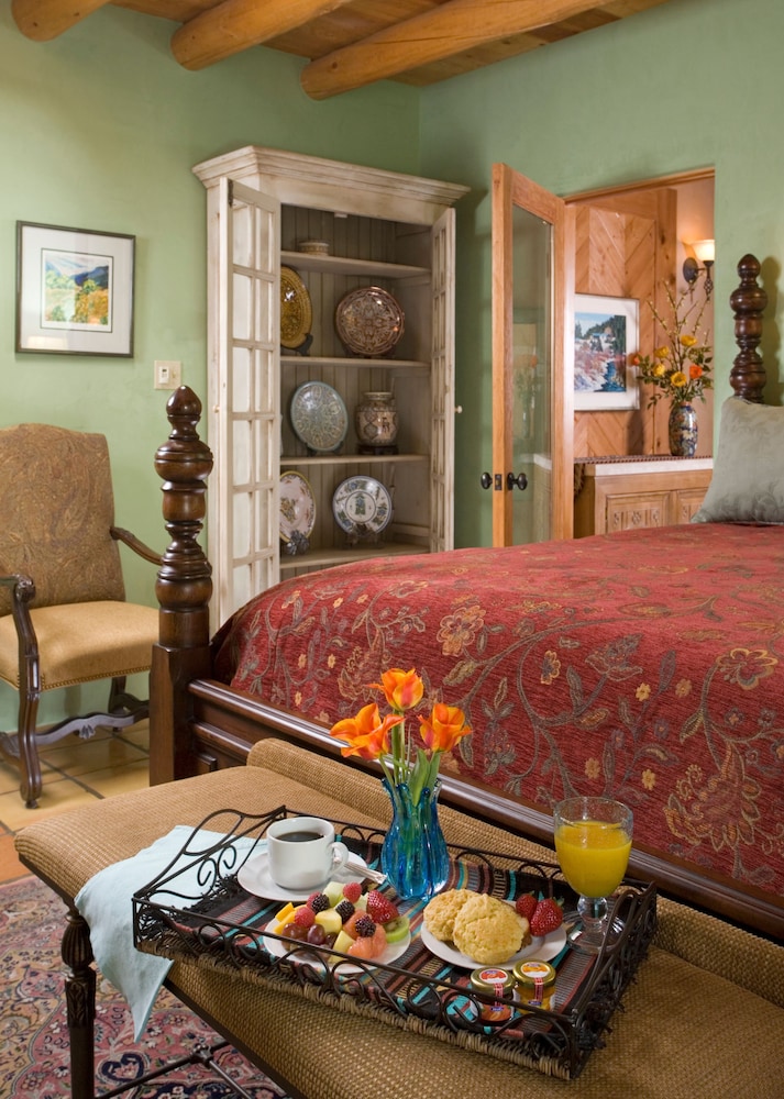 Santa Fe Suite, 1 King Bed with Sofabed photo 3