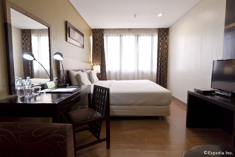 Deluxe Room, 1 King Bed photo 2