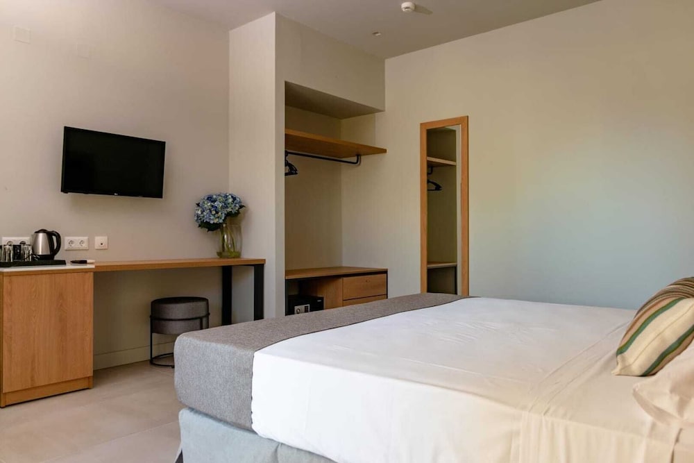 Deluxe Double or Twin Room, Garden View